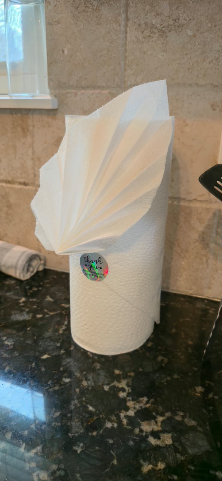 Paper towel fan with thank-you seal
